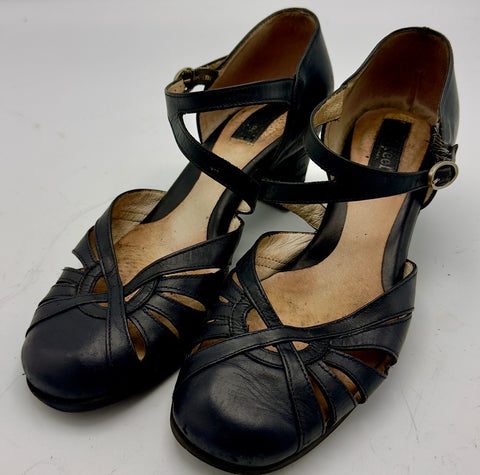 Women’s Black Shoes Size 7